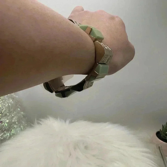 Light Jade Green Rhinestones Chunky Bracelet - Picture 6 of 7